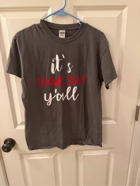 Gildan Gray Tee with Red and White "it's GAME DAY y'all" Graphic Size Medium